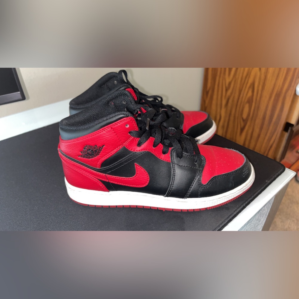 Nike Jordan 1 mids